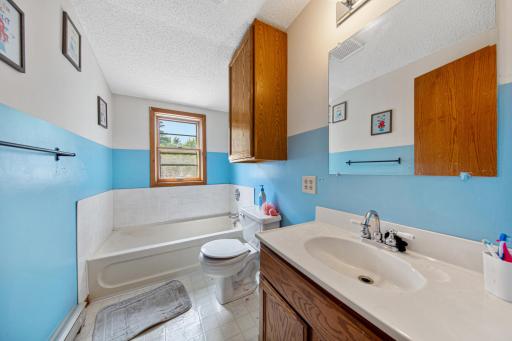 25 bathroom.jpg