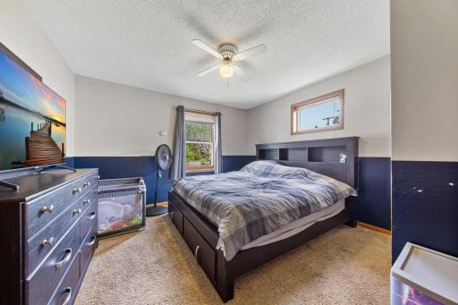 21 main bedroom.jpg
