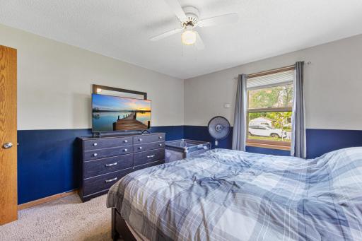 22 main bedroom.jpg