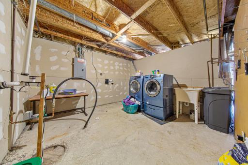 33 laundry_lower.jpg