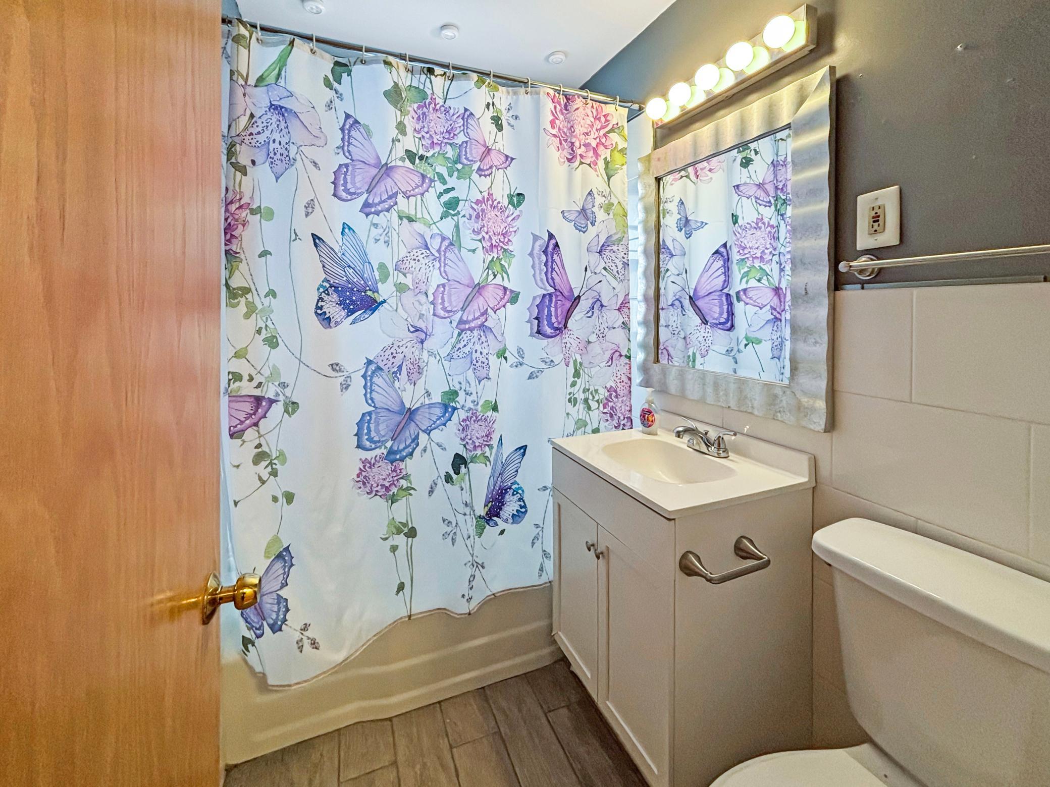 Upstairs full bath