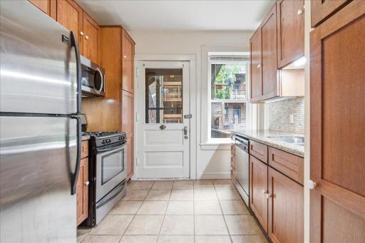 Great Kitchen-SS Appliances, Dishwasher, Microwave, and Gas Stove