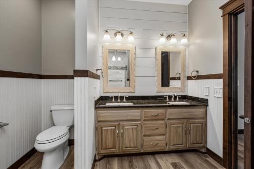 En-suite bathroom in primary bedroom