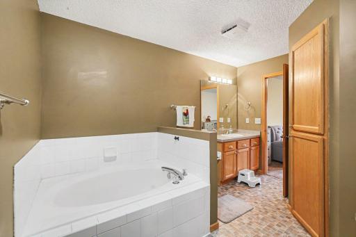 3901 124th Circle NW, Coon Rapids, MN 55433