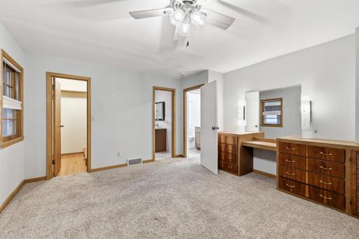 Primary ensuite with walk in closet