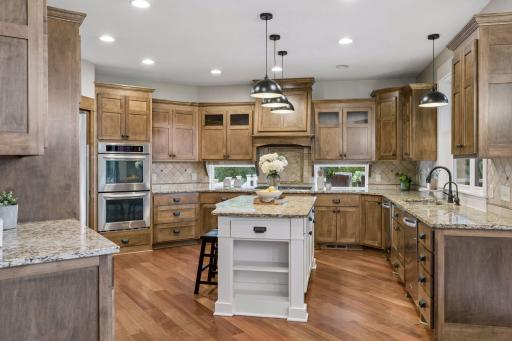15710 52nd Avenue N, Plymouth, MN 55446