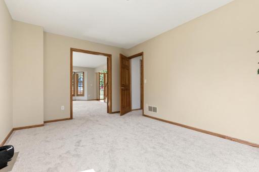 8079 Spruce Trail, Eden Prairie, MN 55347