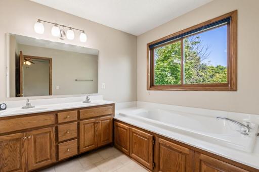 8079 Spruce Trail, Eden Prairie, MN 55347