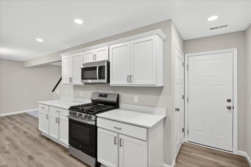 17-25555 3rd St W-17.jpg