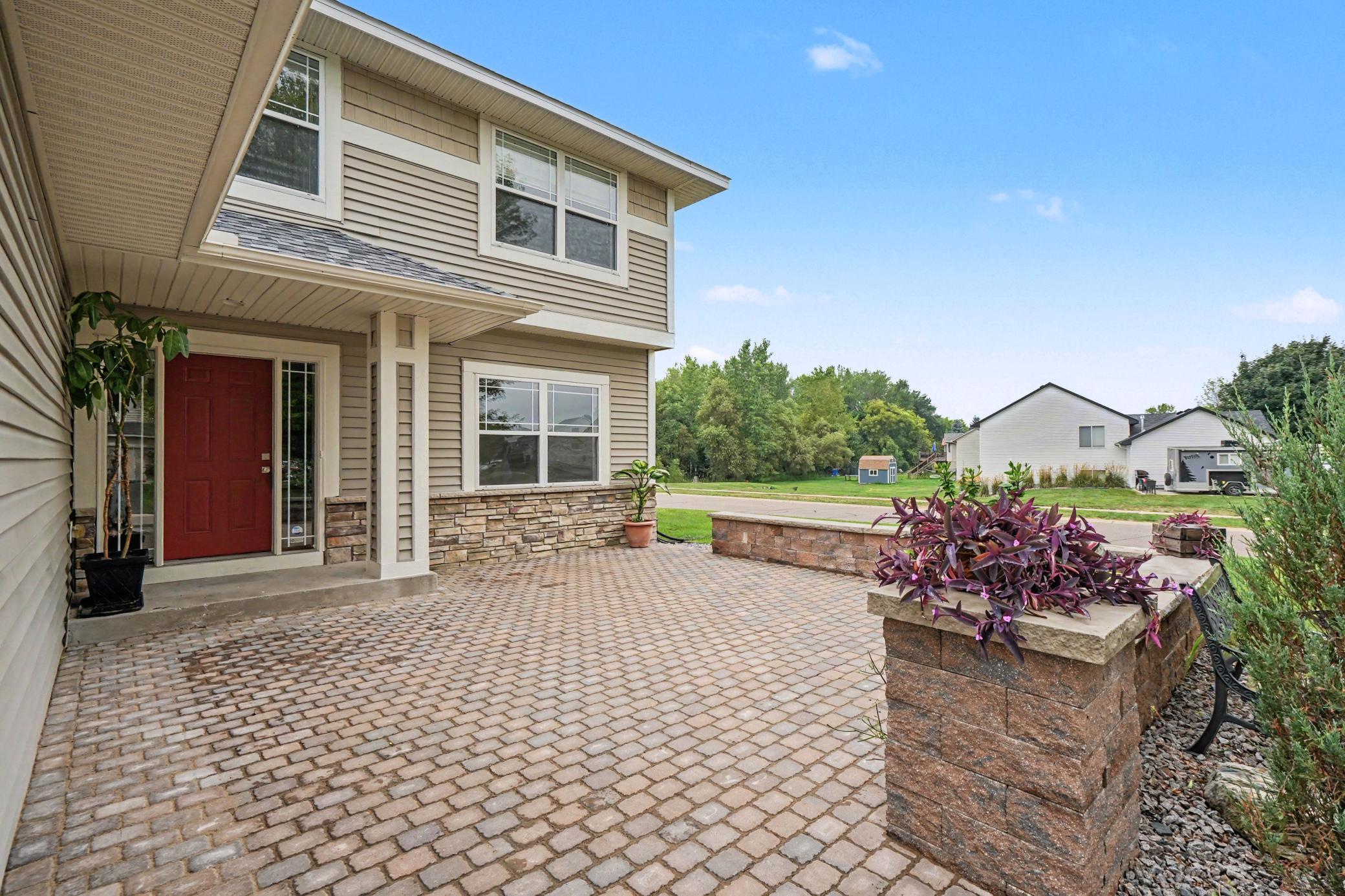 Beautiful 22x22 Patio with water fountain