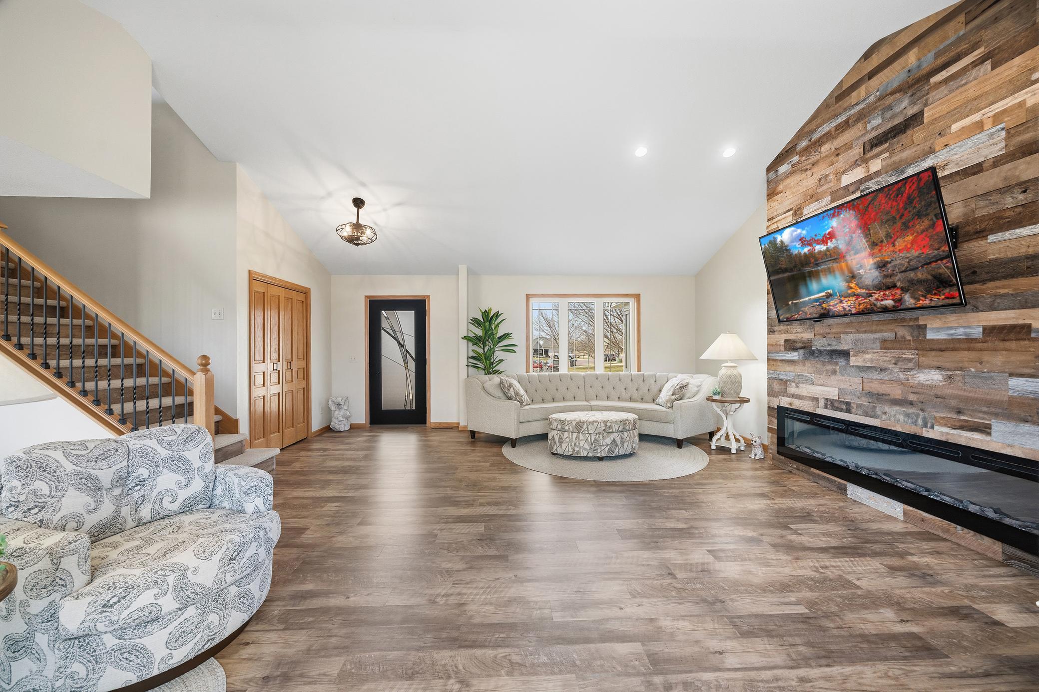 Beautiful front entryway into the main living spaces