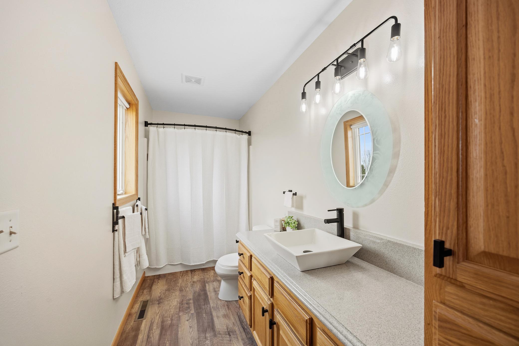 Large upstairs bathroom close to bedrooms