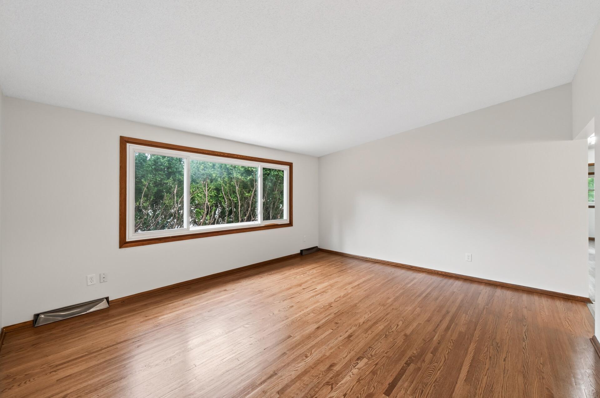 Bright open living room with warming, inviting atmosphere.