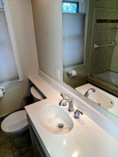 Main level full bath with Jacuzzi tub.