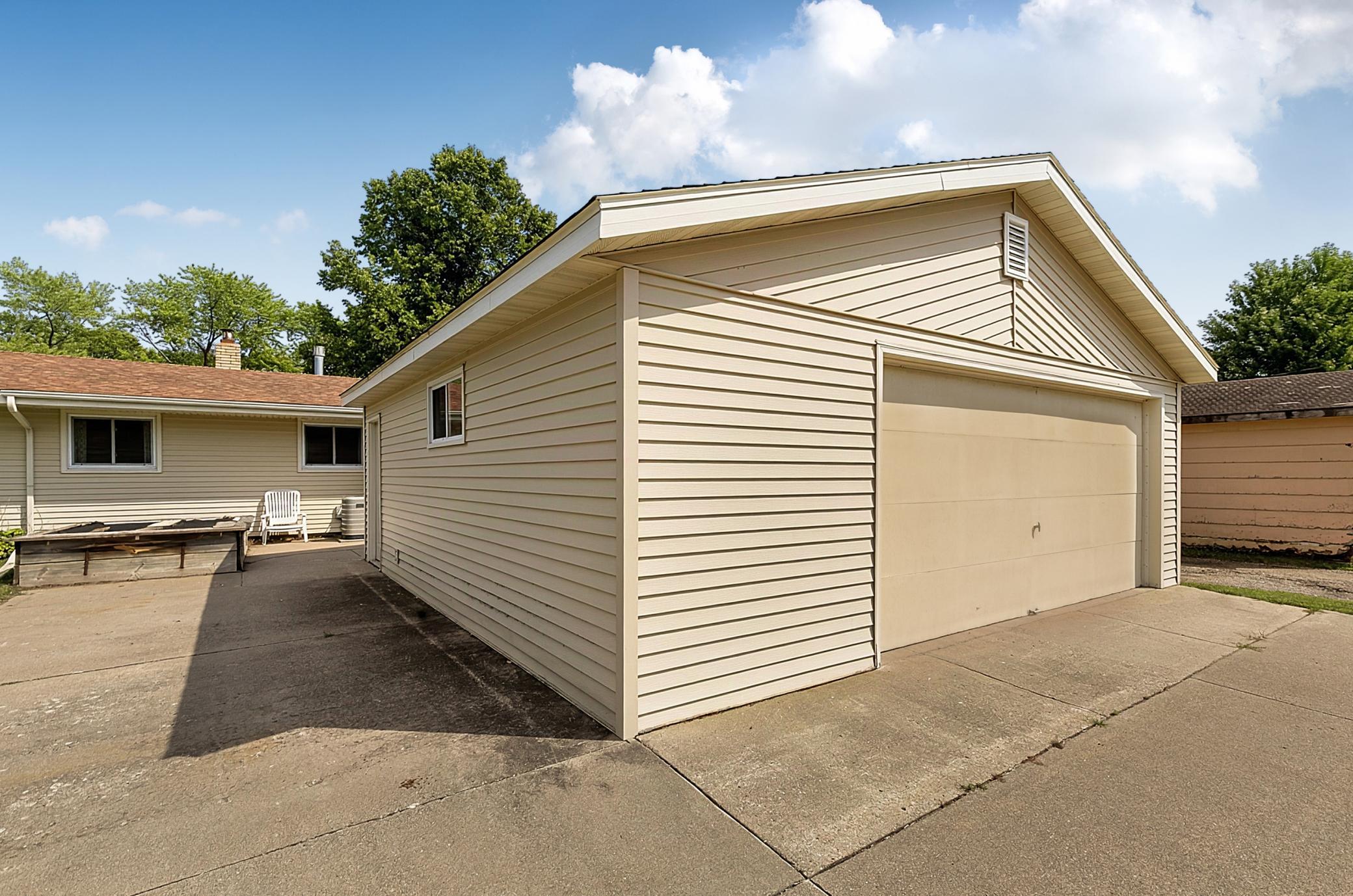The attached single-stall garage 14’ x 22’ provides everyday convenience, while the detached two stall garage 26’ x 24’ adds valuable versatility.