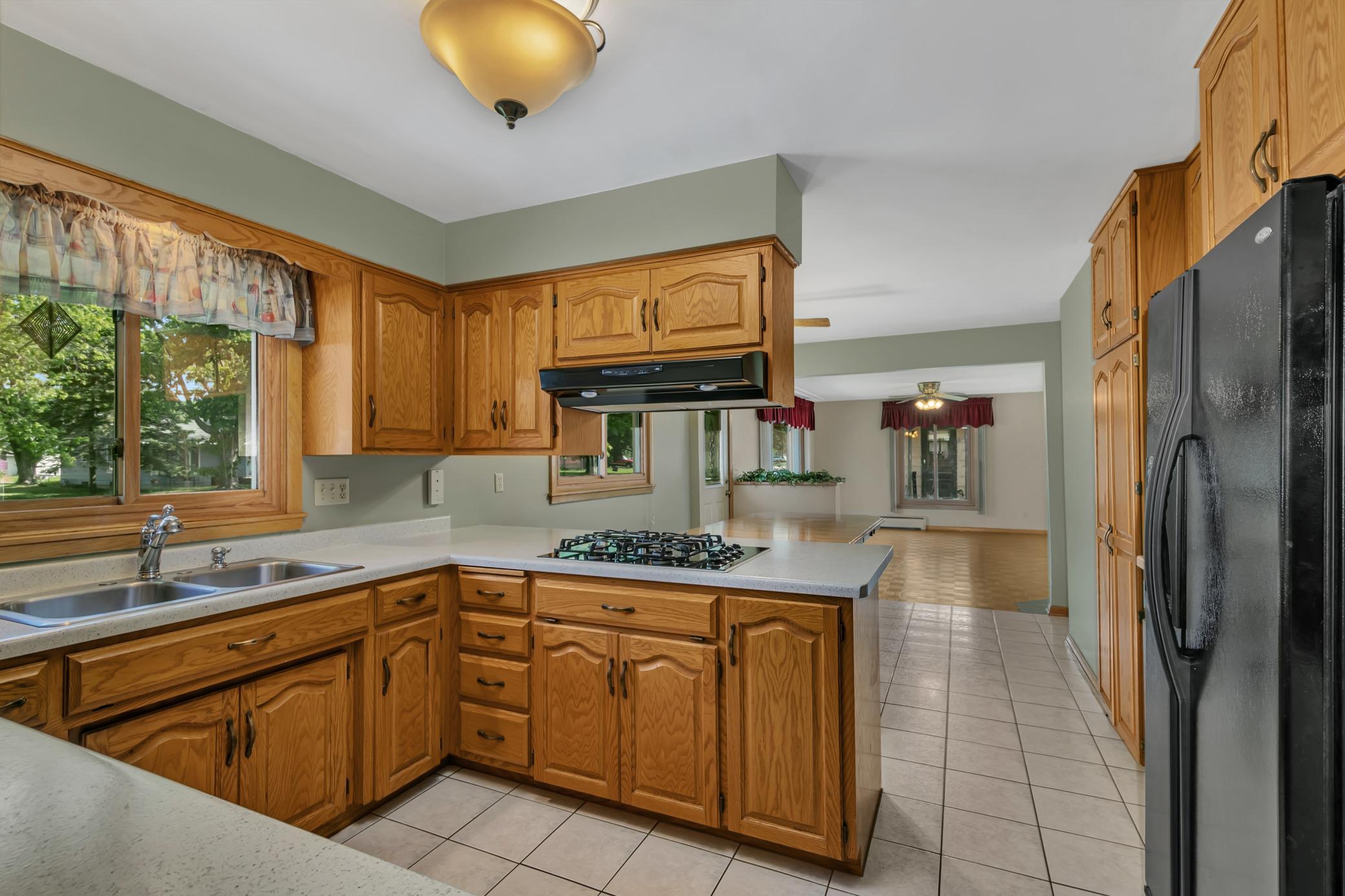 There is also a gas range cooktop with exhaust hood fan.