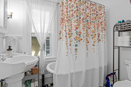 Upper unit full bath
