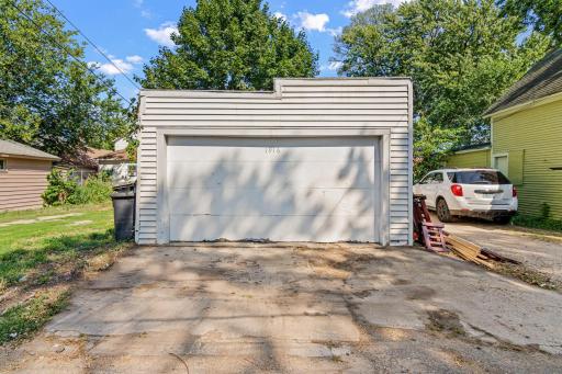 Spacious garage