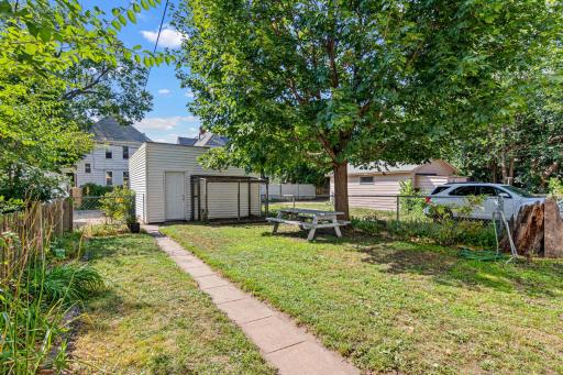 Enjoy a garden space and picnic in the shade