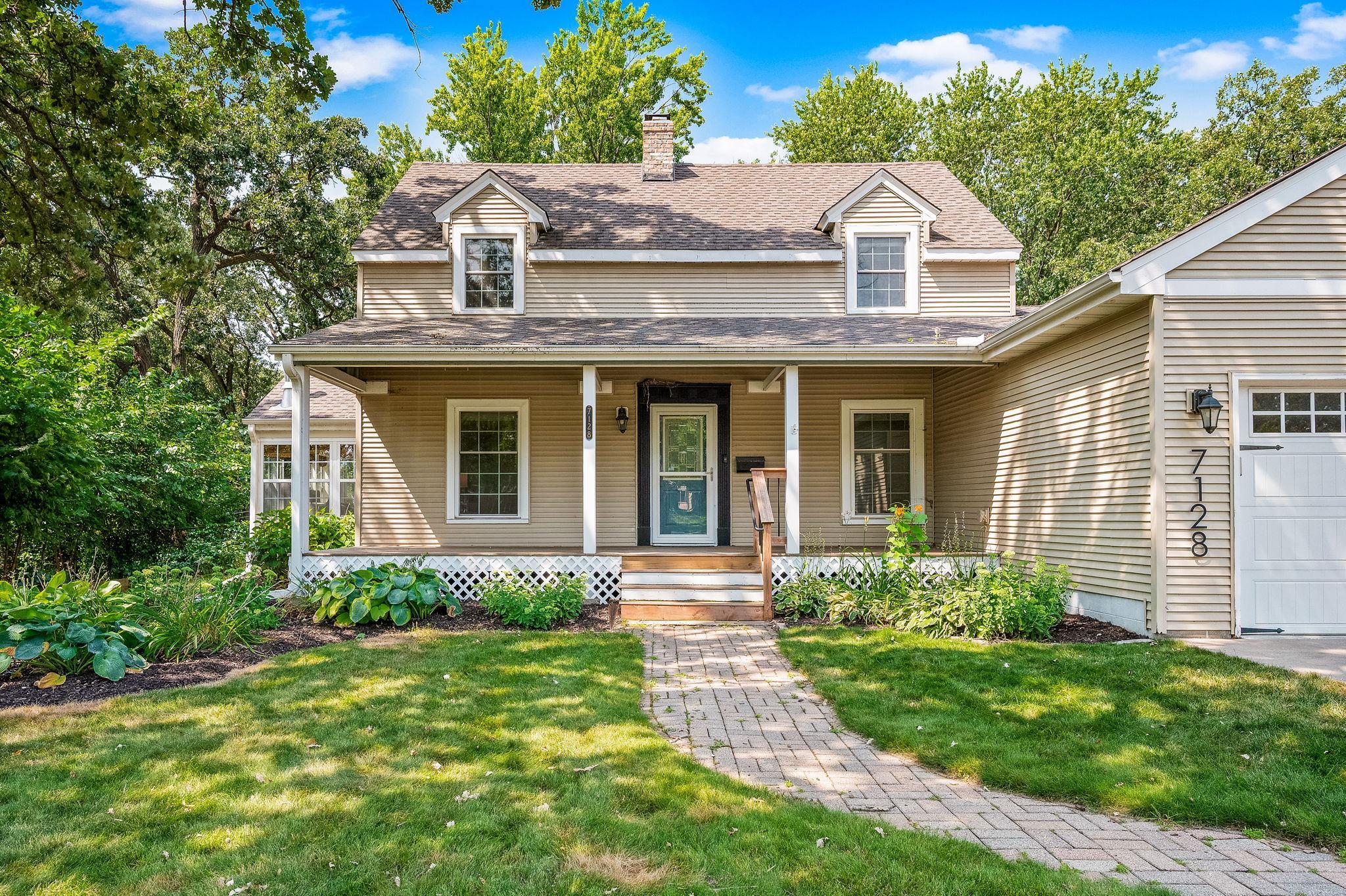 Don't let the street name fool you... the seller reports drastically lowered traffic levels on Lyndale now that the four lanes have been reduced to two!