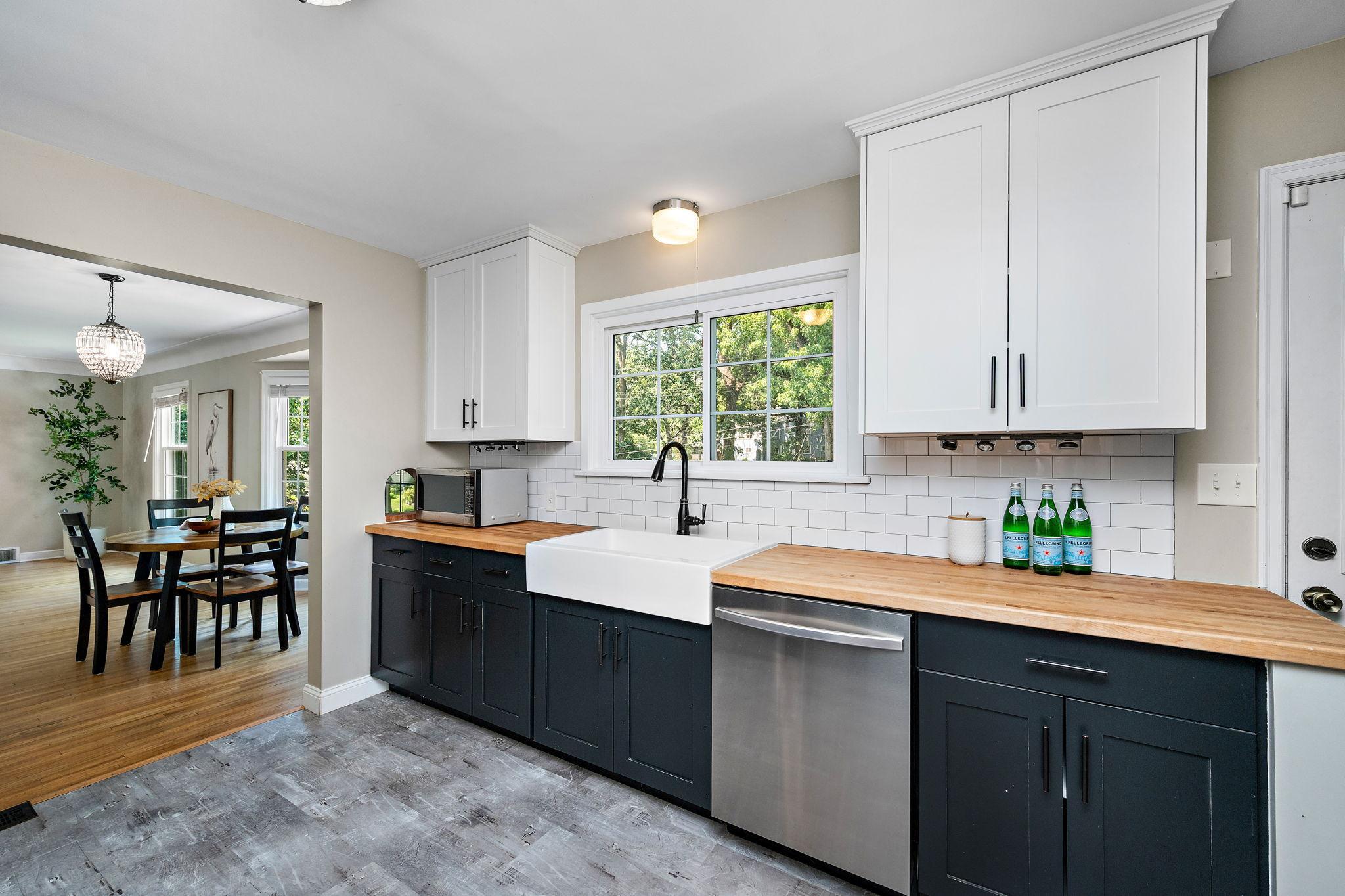 Huge farm sink and tile backsplash!