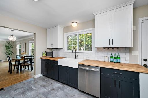 Huge farm sink and tile backsplash!