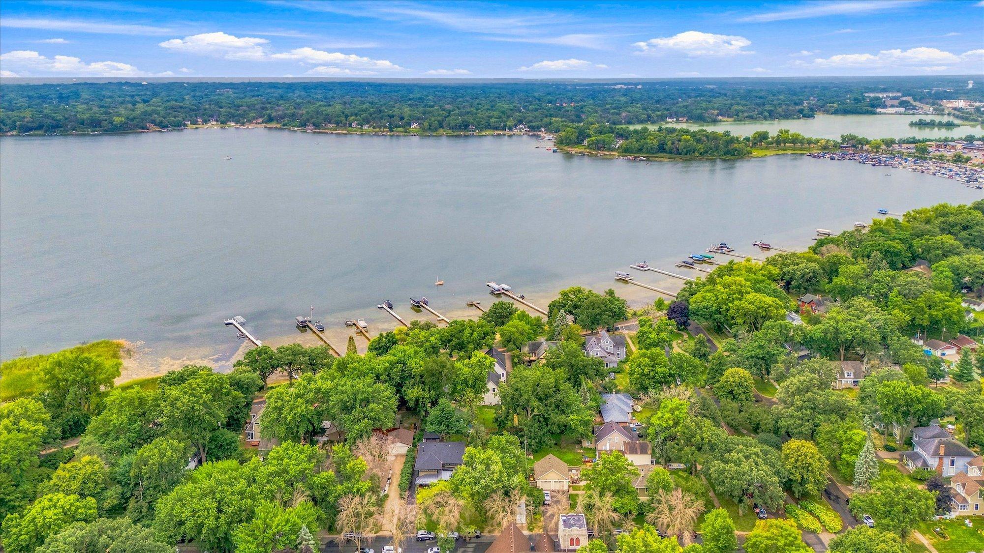 One house between this one and the lake!
