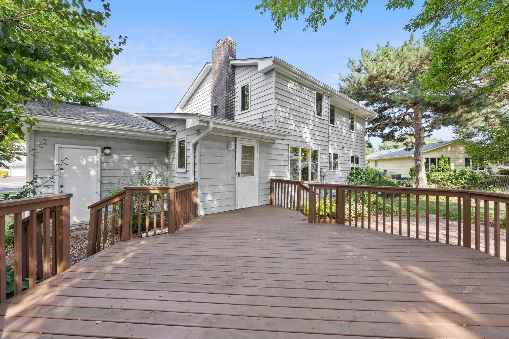 Spacious deck!