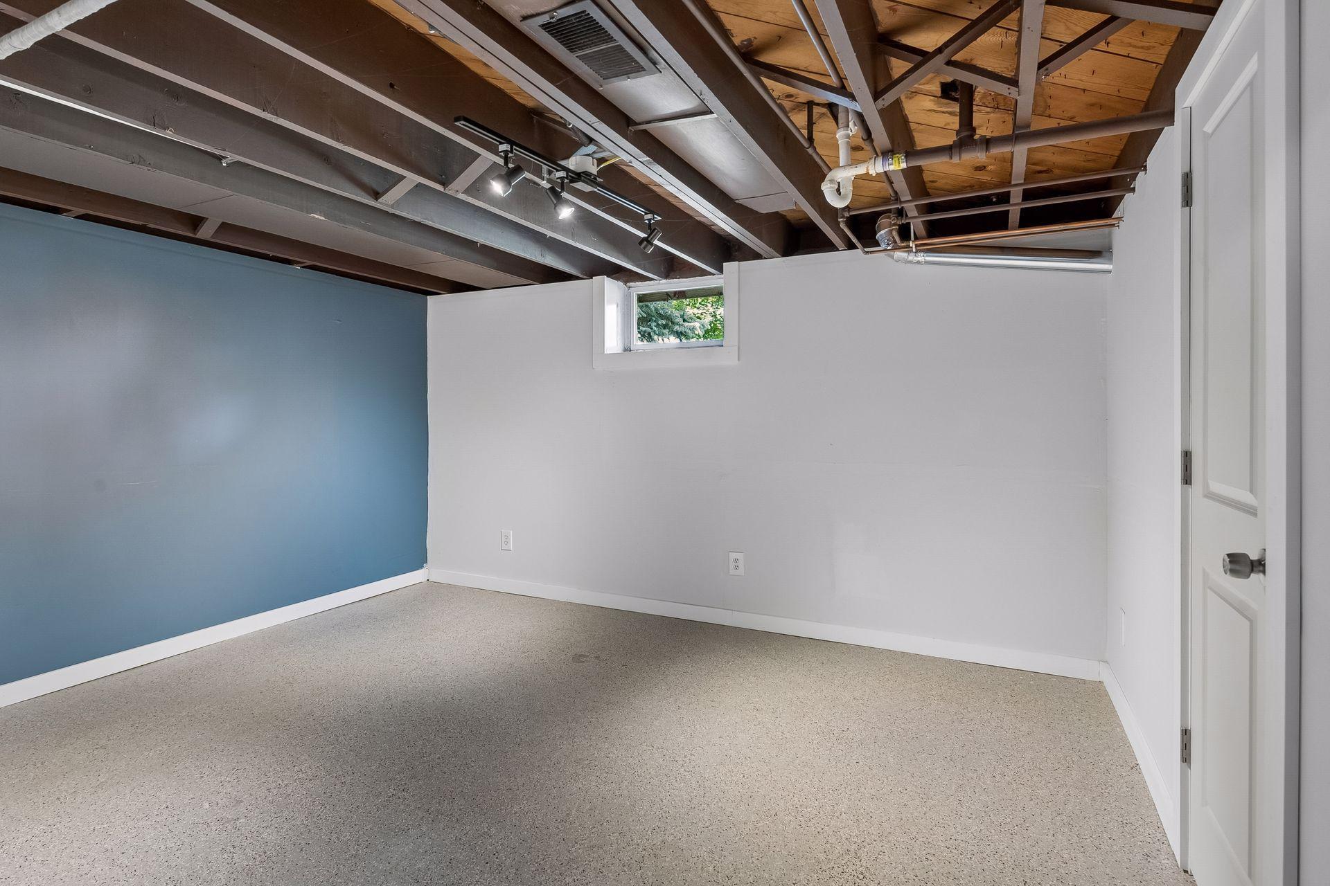 14x10 Lower level Flex space current owners used this space as a gym/fitness area.
