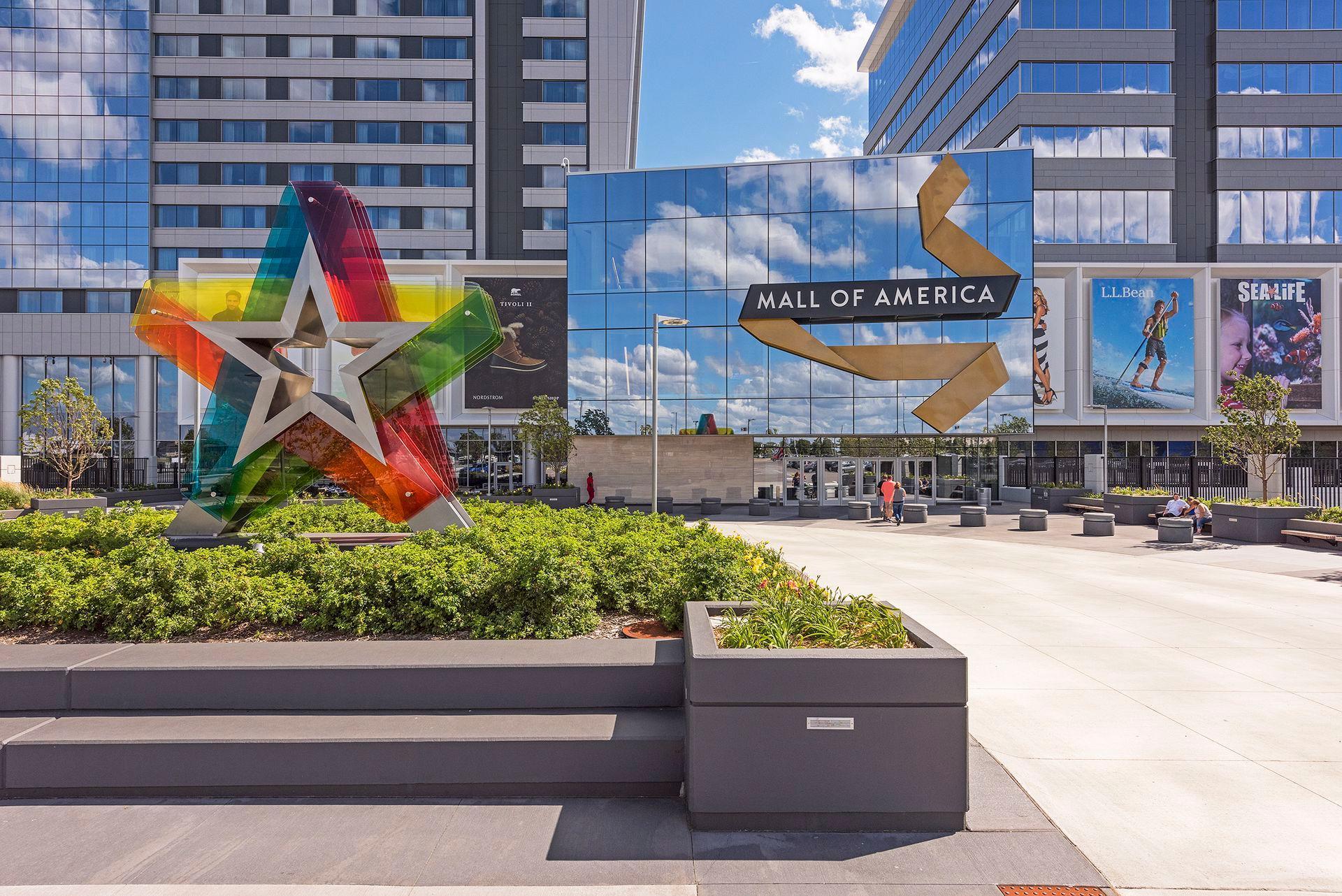 Local Area Attractions. Shopping and Entertainment at the Mall of America.