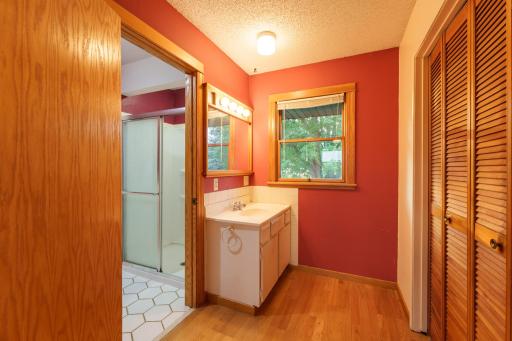 Primary Ensuite - 21660 Northfield Blvd Hampton-51.jpg
