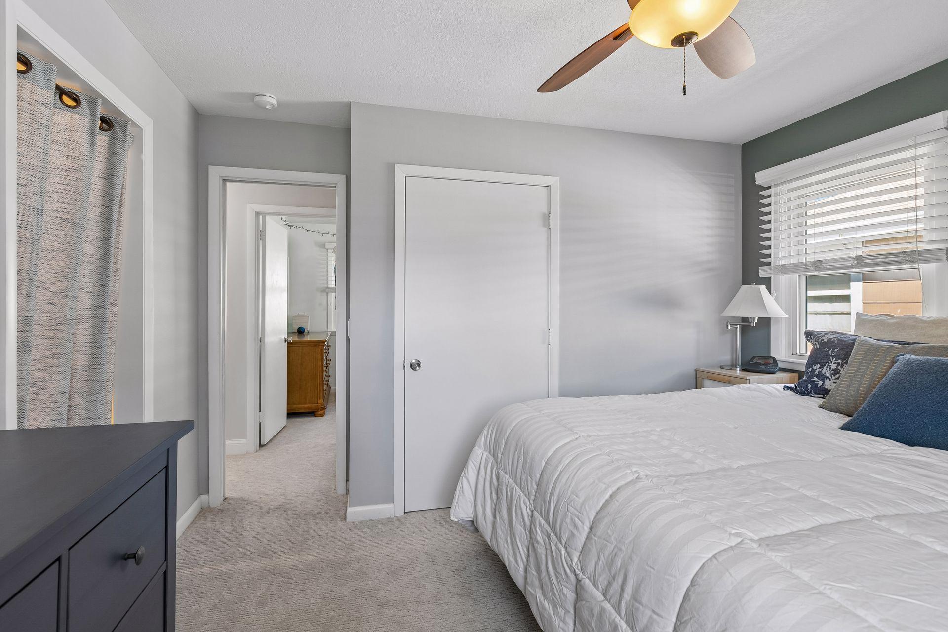 Main level primary bedroom