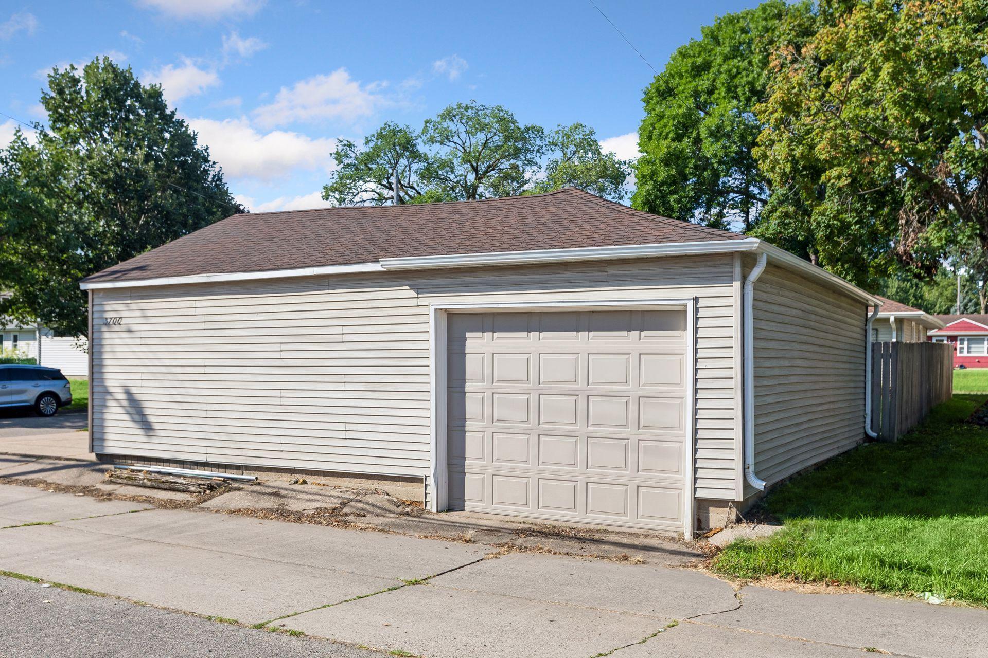 Second garage door access off the alley