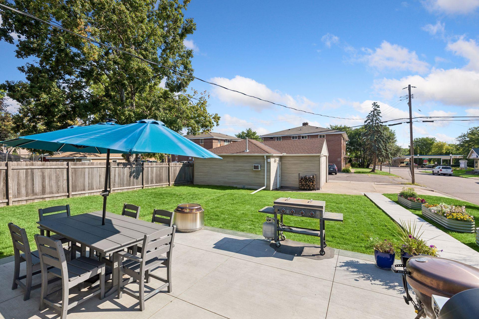 Lovely flat back yard