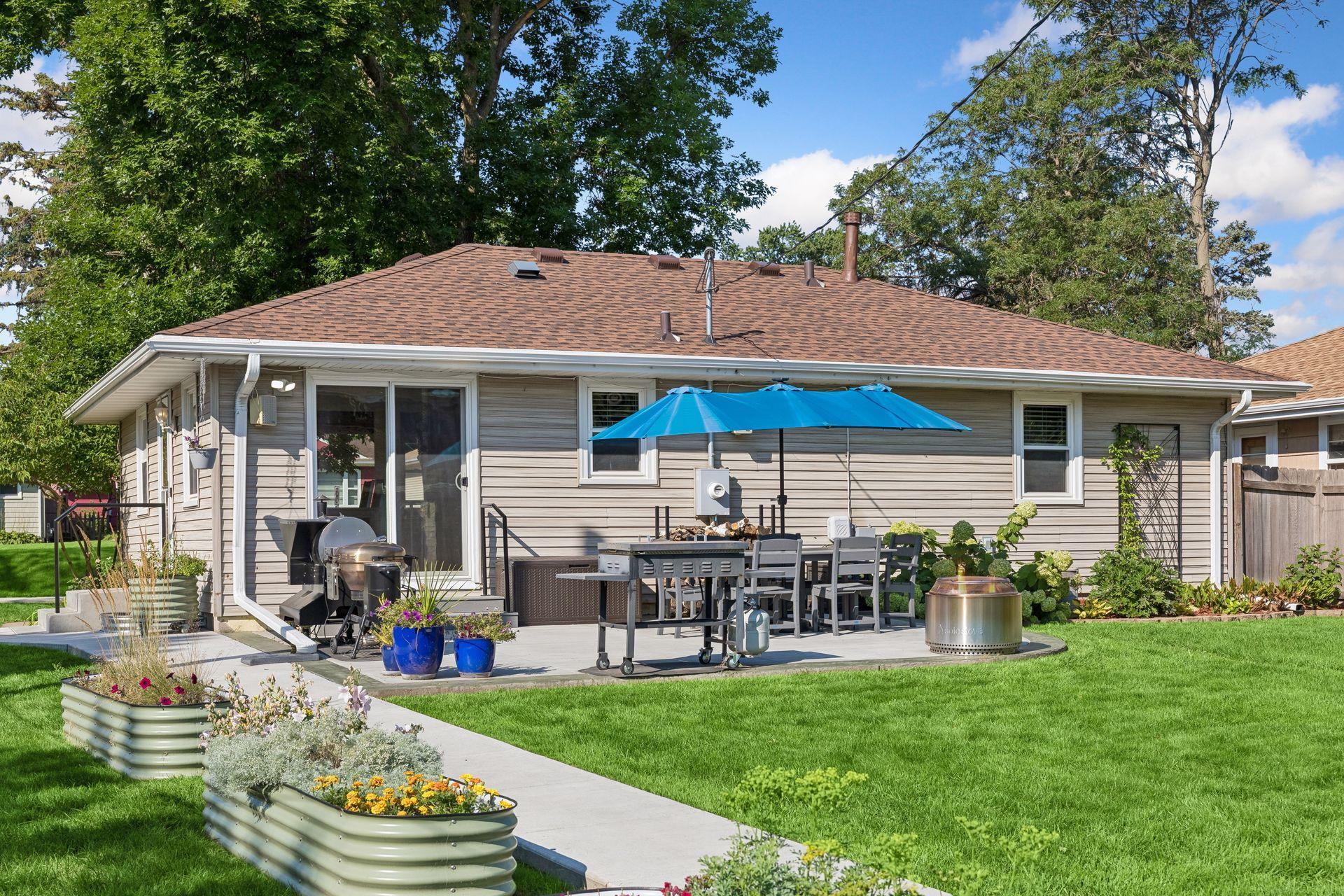 Back patio to back yard