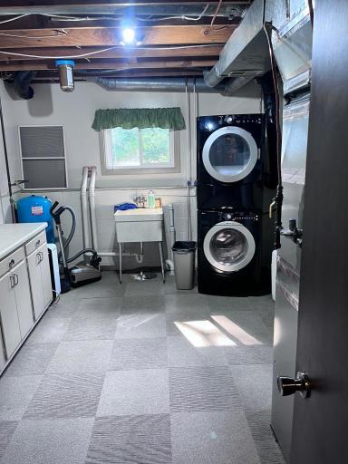 Lower level laundry