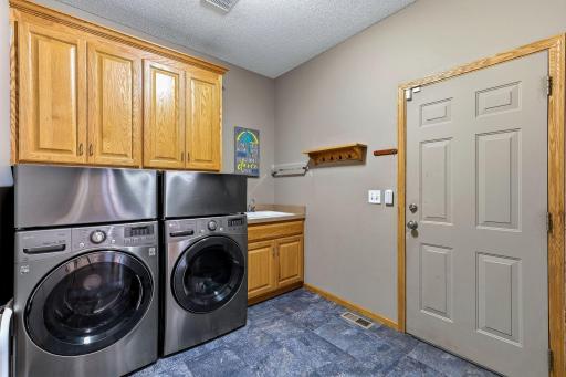28-web-or-mls-22633-Zion-Pkwy-28.jpg