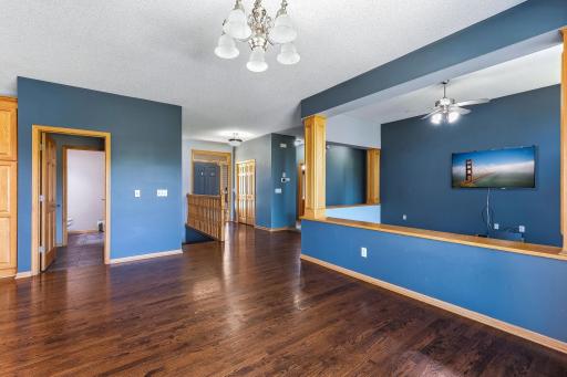 10-web-or-mls-22633-Zion-Pkwy-10.jpg
