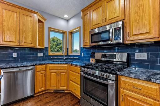 16-web-or-mls-22633-Zion-Pkwy-16.jpg