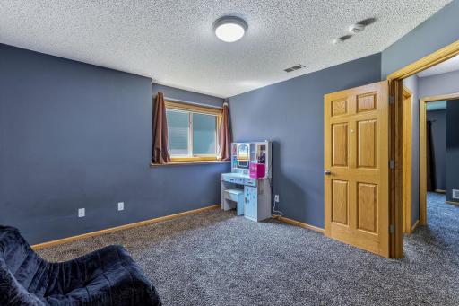 39-web-or-mls-22633-Zion-Pkwy-39.jpg