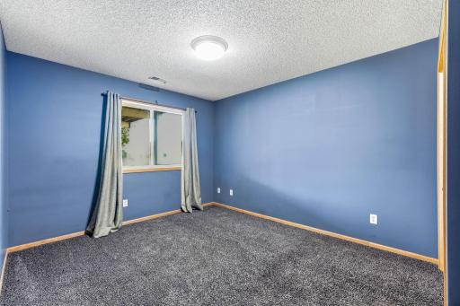 36-web-or-mls-22633-Zion-Pkwy-36.jpg