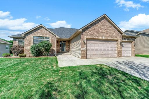 2-web-or-mls-22633-Zion-Pkwy-02.jpg