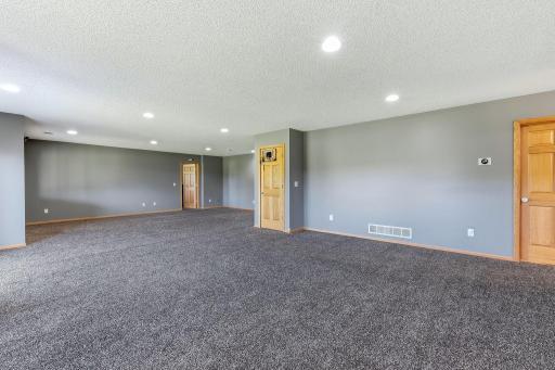 35-web-or-mls-22633-Zion-Pkwy-35.jpg
