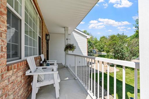 6-web-or-mls-2051 Highgate Cir-6.jpg