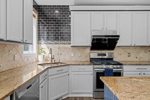 50-web-or-mls-2051 Highgate Cir-50.jpg