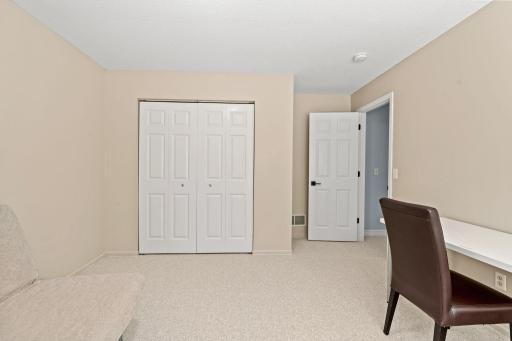 86-web-or-mls-2051 Highgate Cir-86.jpg