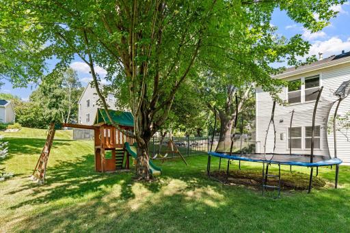 23-web-or-mls-2051 Highgate Cir-23.jpg