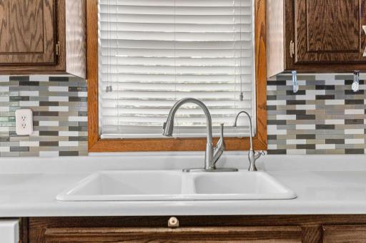 The glass backsplash adds a nice touch.