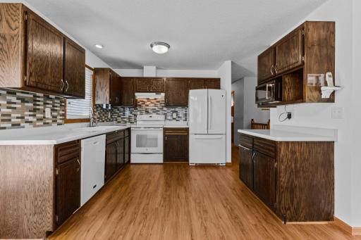 This is a really nice size for a kitchen. The appliances are like new!