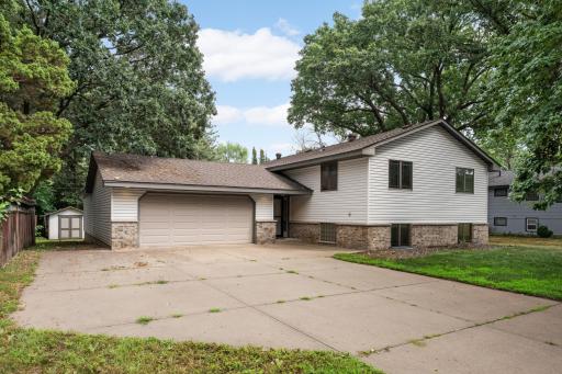 Photo for 7719 Knollwood Drive, Mounds View, MN 55112 - listing #7128927 7719 Knollwood Drive, Mounds View, MN 55112